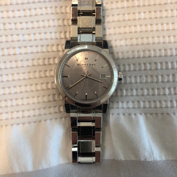 Women’s Burberry Watch - Picture 2 of 5